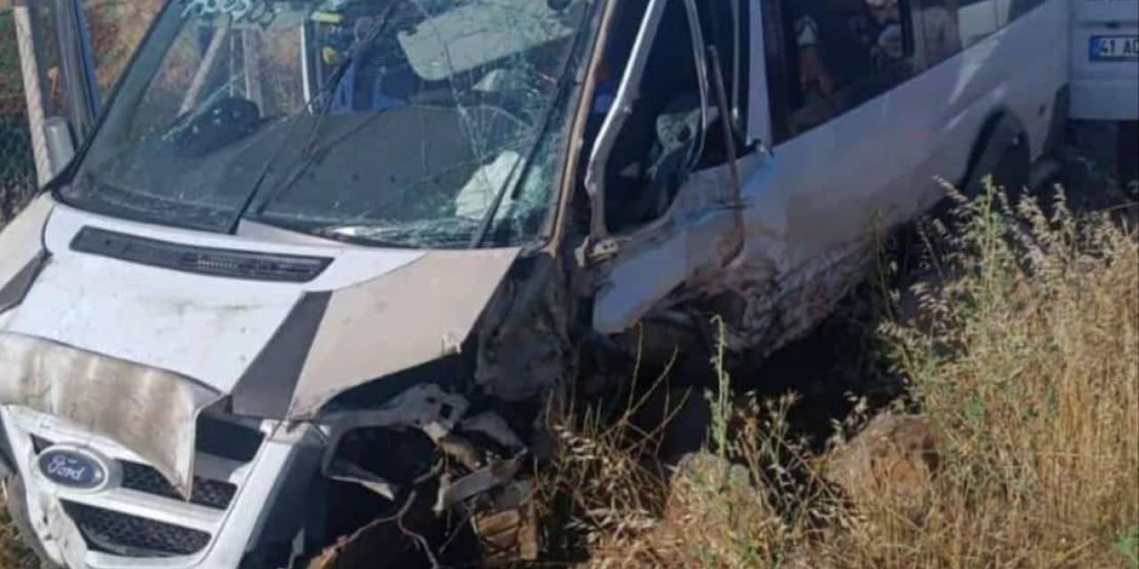 Diyarbakır’da İki Ayrı Kazada 26 Kişi Yaralandı