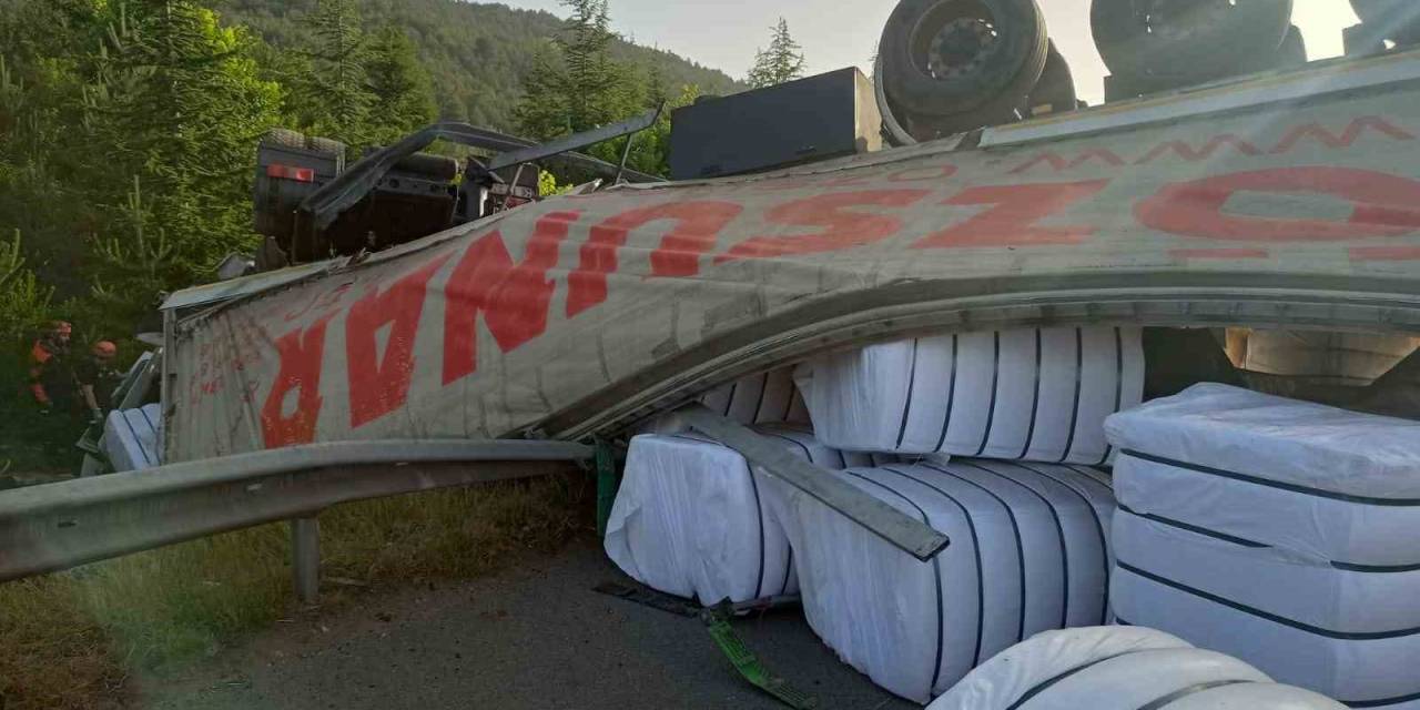 Kontrolden Çıkan Tır Tepetaklak Oldu: 1 Yaralı