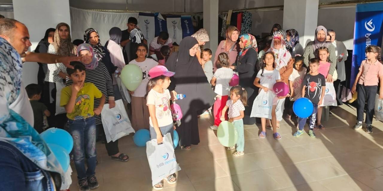 Yardıma Muhtaç 200 Kız Çocuğu Bayram Öncesi Giydirildi