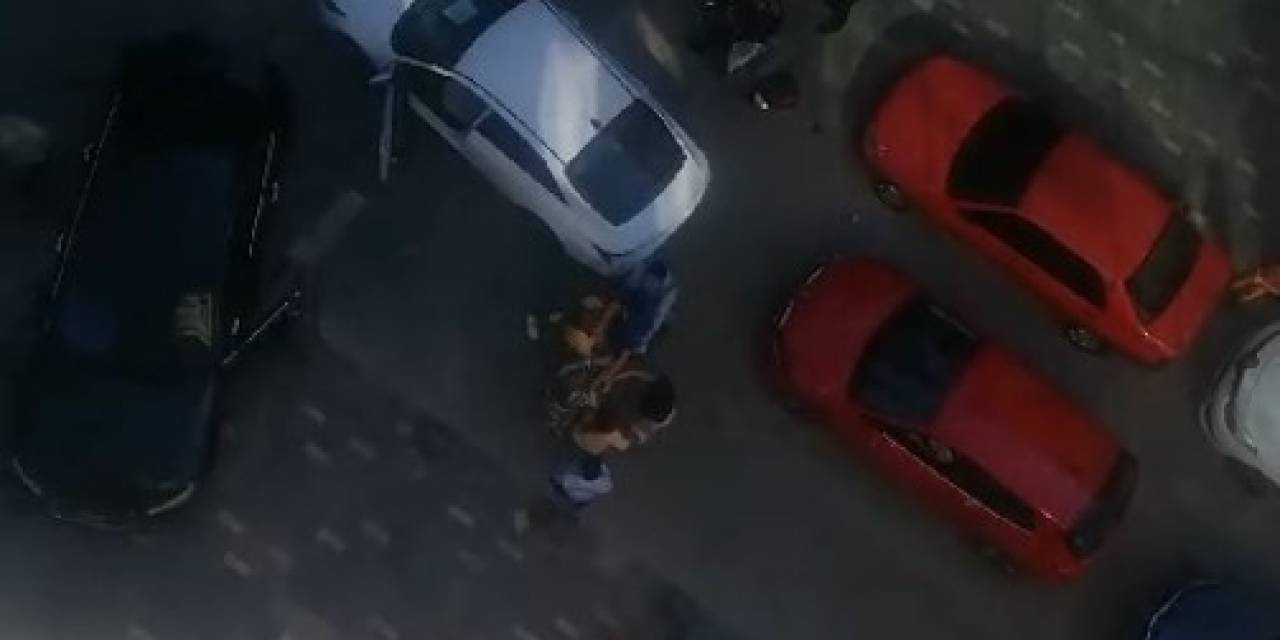 Kadınların Yol Verme Kavgası Görenleri Hayrete Düşürdü