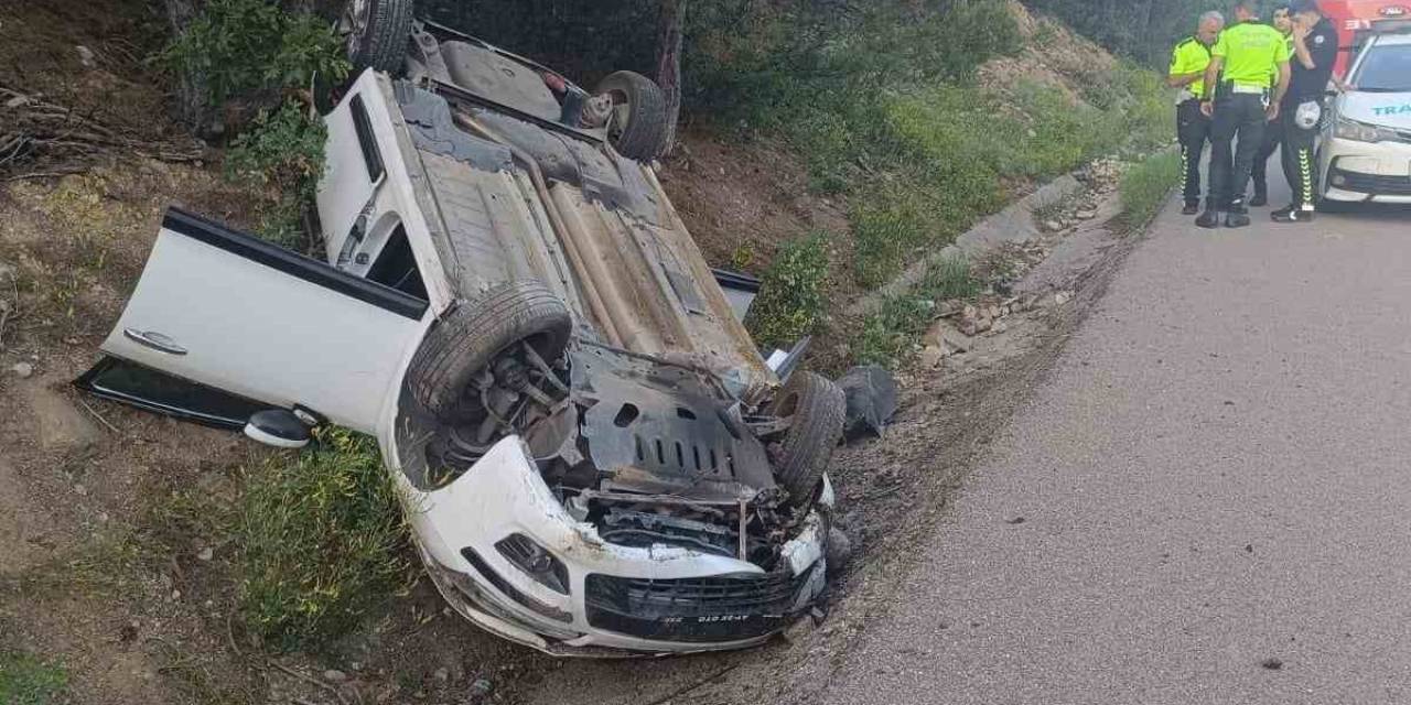 Kontrolden Çıkan Otomobil Takla Attı: 3 Yaralı