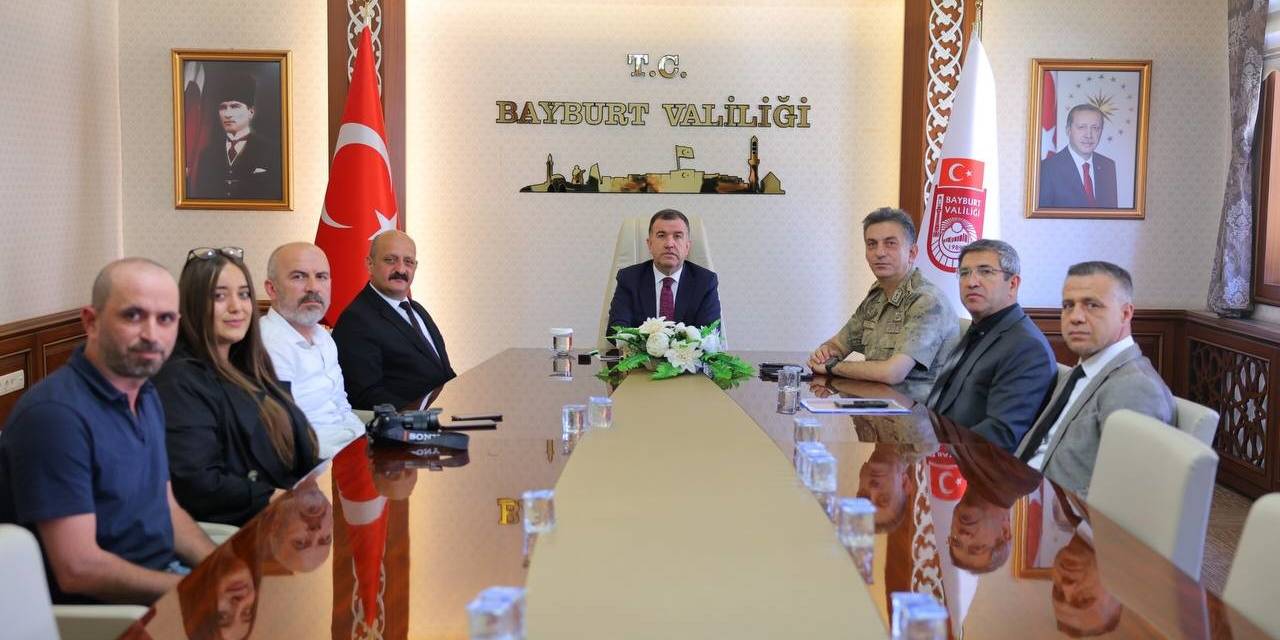 Vali Eldivan Gazetecilerle Güvenlik Bilgilendirme Toplantısı’nda Bir Araya Geldi