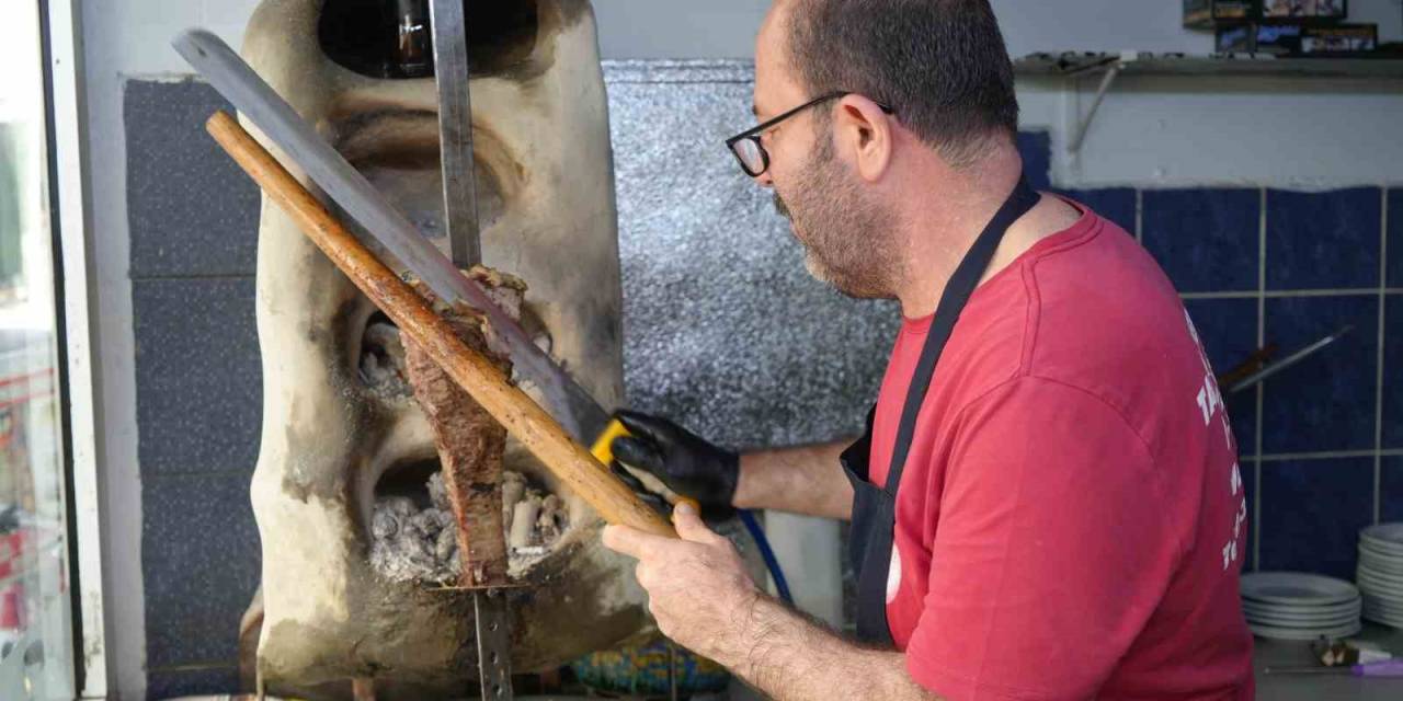 Döner Tartışmasına Kastamonulu 4. Kuşak Döner Ustasından Cevap: "Kulvarlarımız Çok Farklı, Kendilerini Bizlerle Kıyaslamaları Anlamsız"