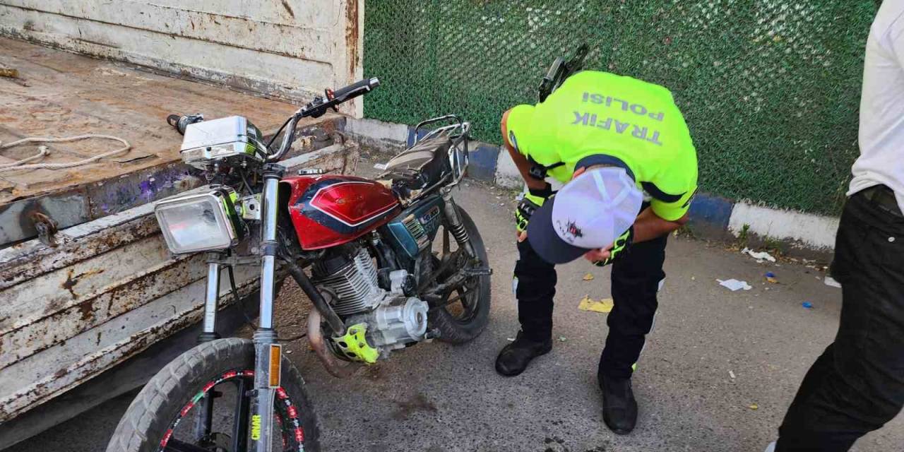 Şüpheli Motosiklet Trafik Polislerinin Dikkatini Çekti
