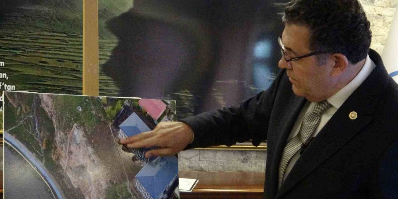 Başkan Demir, Otel İnşaatında Doğanın Tahrip Edildiğini İddia Etti