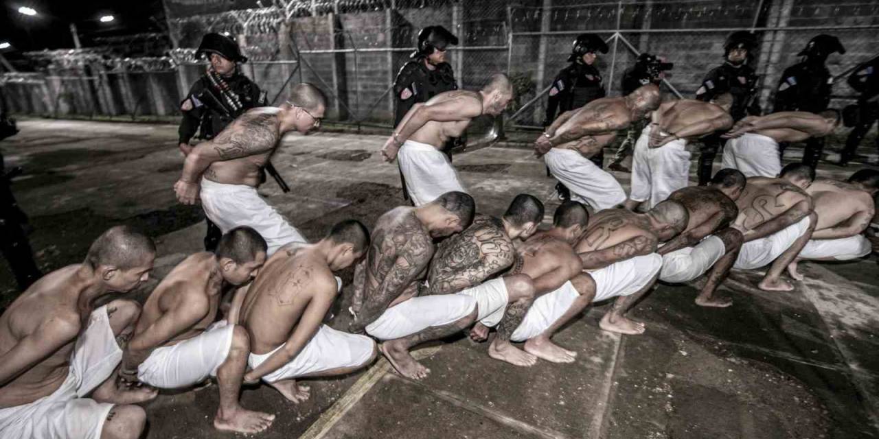 El Salvador’da Dev Hapishaneye 2 Binden Fazla Çete Üyesi Nakledildi