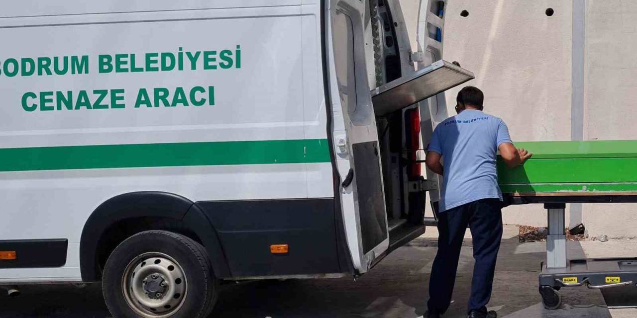 Terastan Düşen Tiyatrocu Hayatını Kaybetti