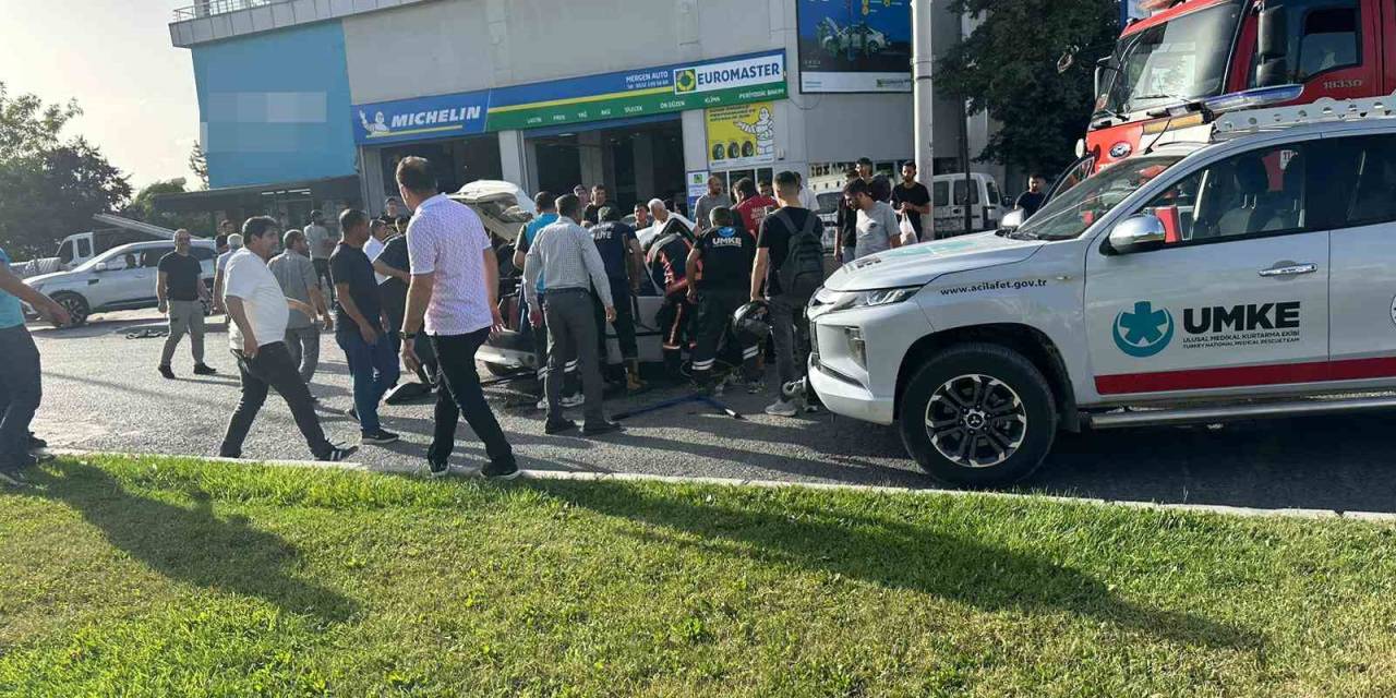 İki Aracın Karıştığı Kazada: 2 Yaralı