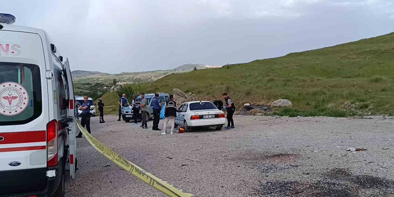 Otomobil İçerisinde Silahla Vurulmuş Halde Bulundu
