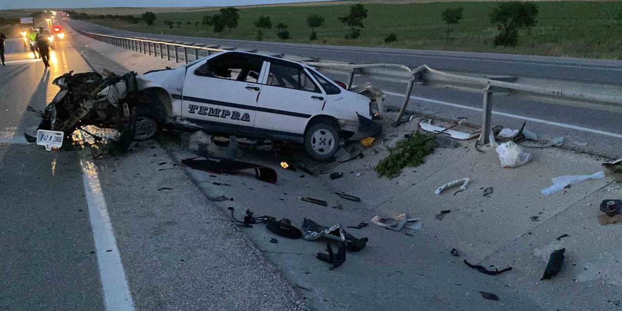 Konya’da Otomobil Bariyerlere Çarptı: 2 Yaralı