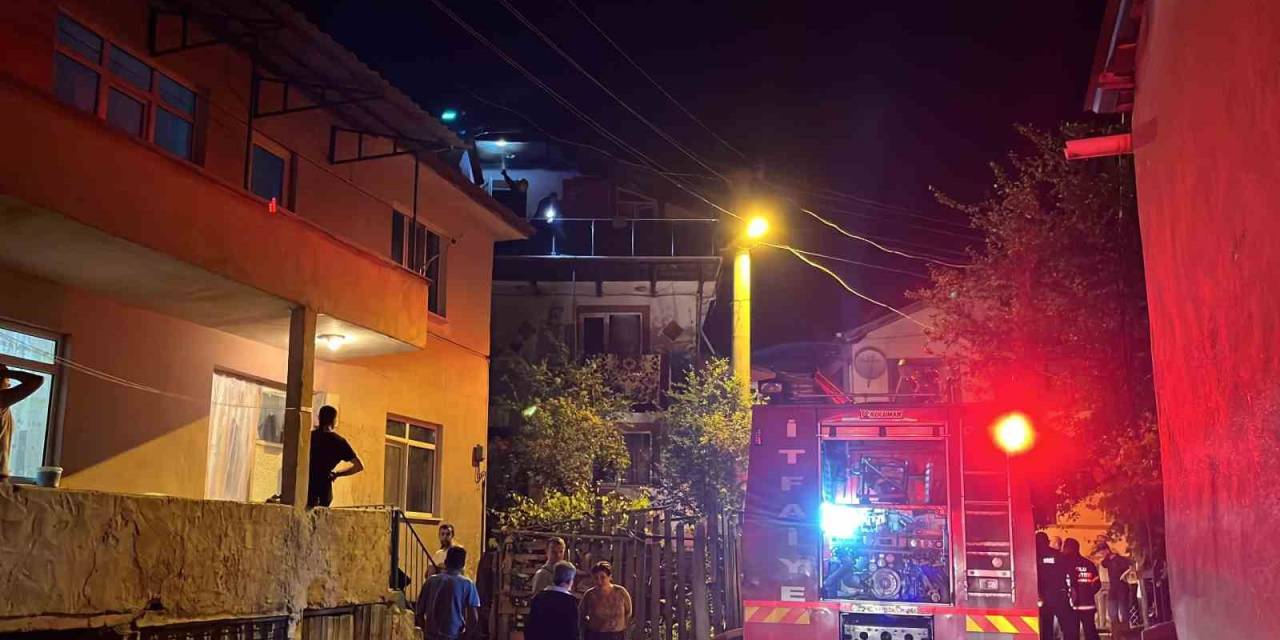 Elektrik Kablolarının Kıvılcımları Az Kalsın Evi Yakıyordu