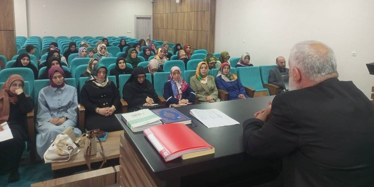 Bayburt’ta Yaz Kur’an Kursları Semineri Düzenlendi