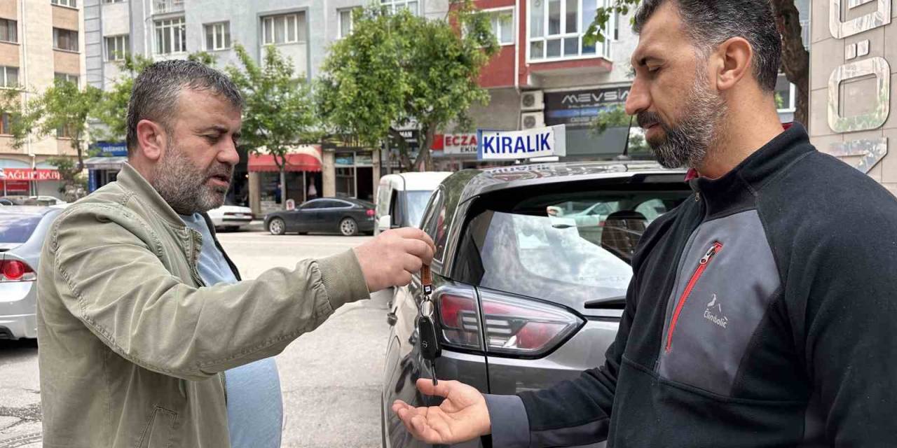 Oto Kiralama Firmaları Çifte Tatilden Umutlu