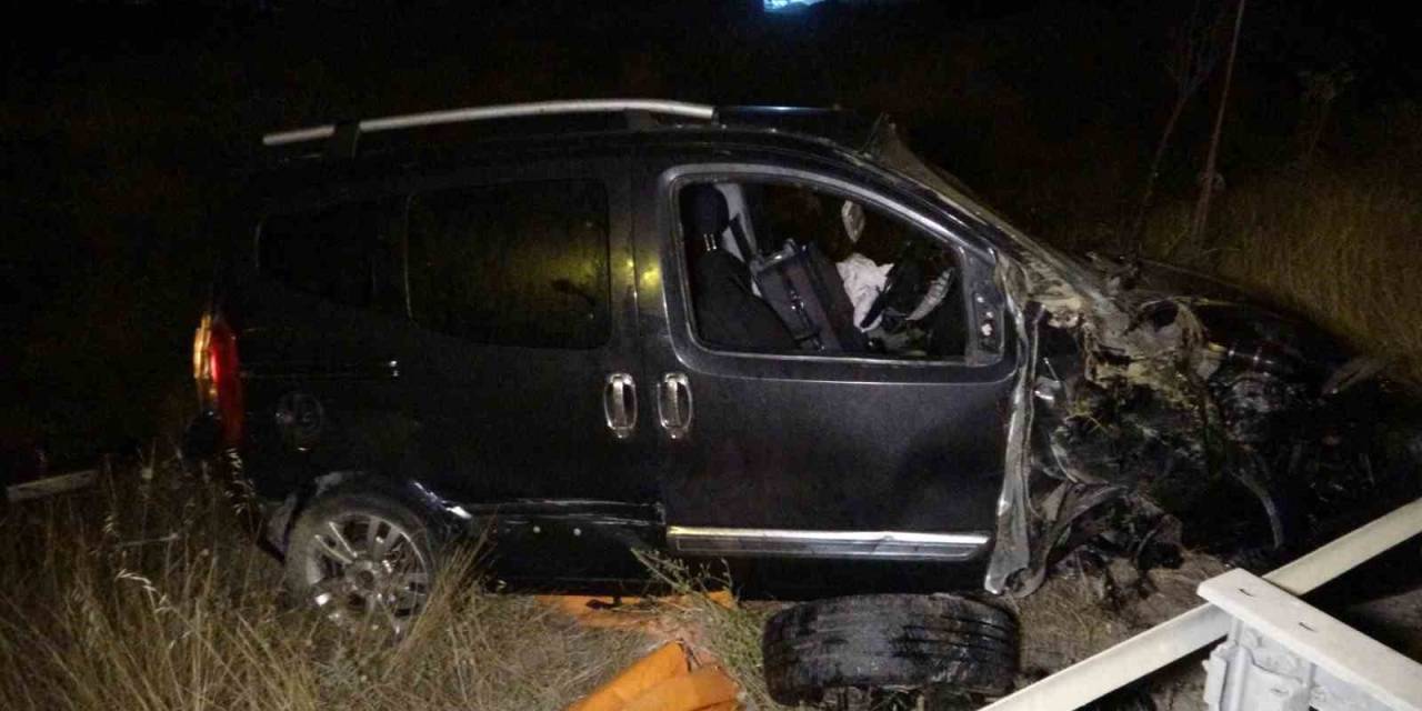 Emniyet Kemeri Hayatını Kurtardı, Takmayan Arkadaşları İse Araçtan Fırlayarak Ağır Yaralandı