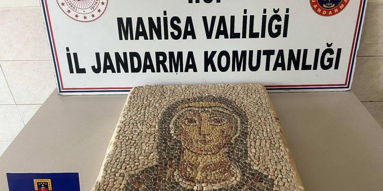 Manisa’da Meryem Ana Figürlü Olduğu İddia Edilen Mozaik Ele Geçirildi