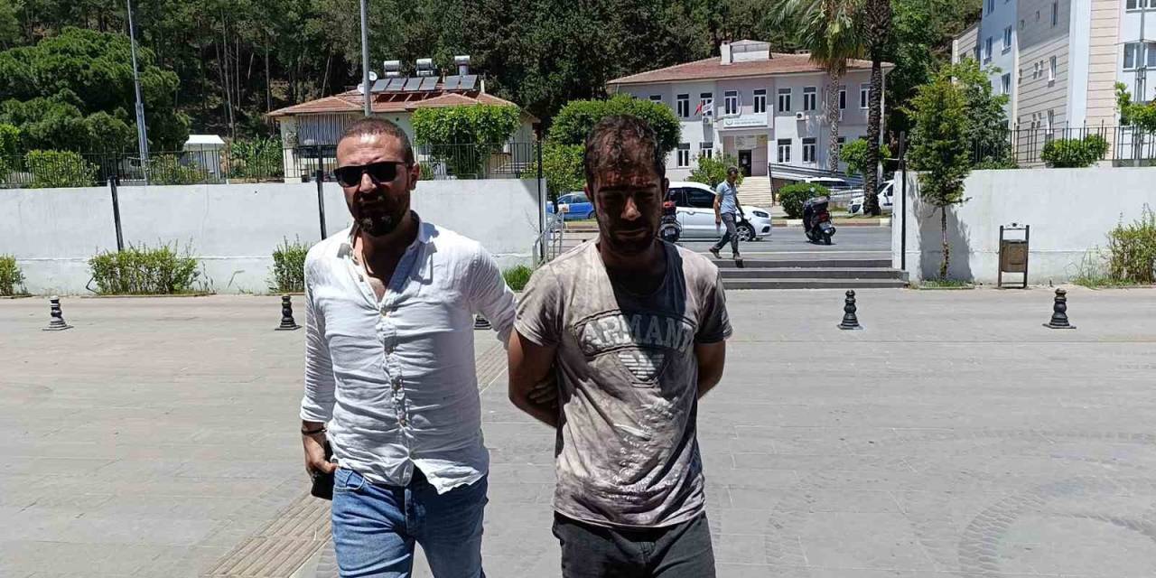 Kendisinden 13 Yaş Büyük Sevgilisini Bıçakladı, "Evlenecektik" Dedi