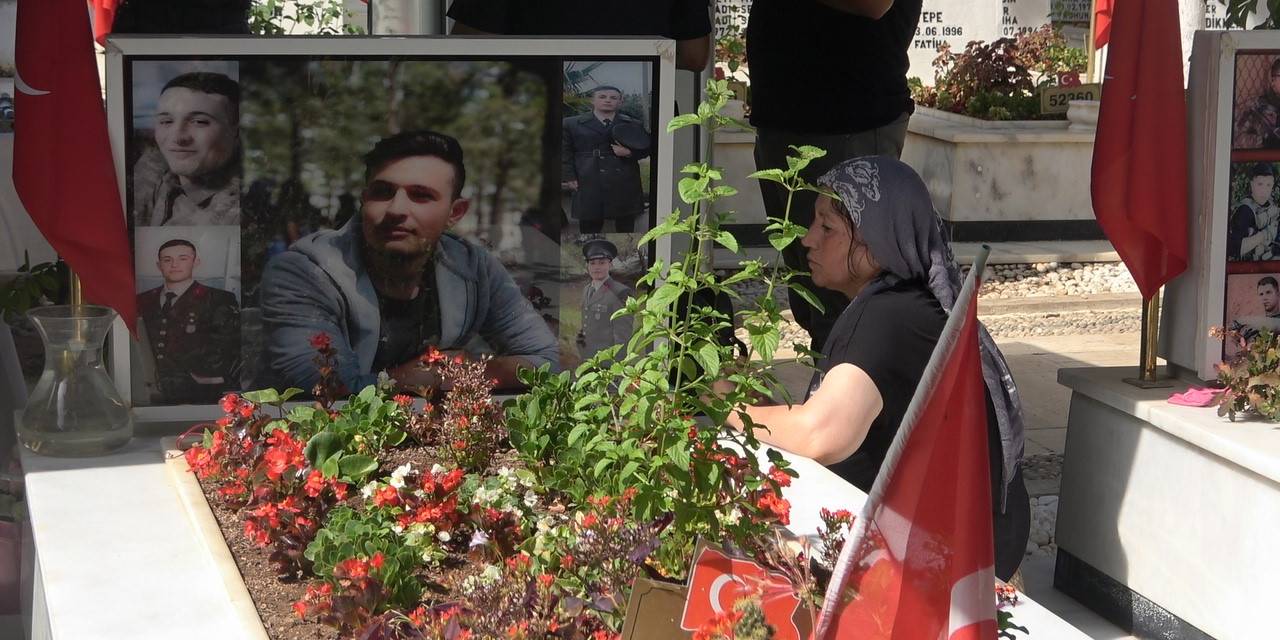 Mersin Şehitliğinde Hüzünlü Tören