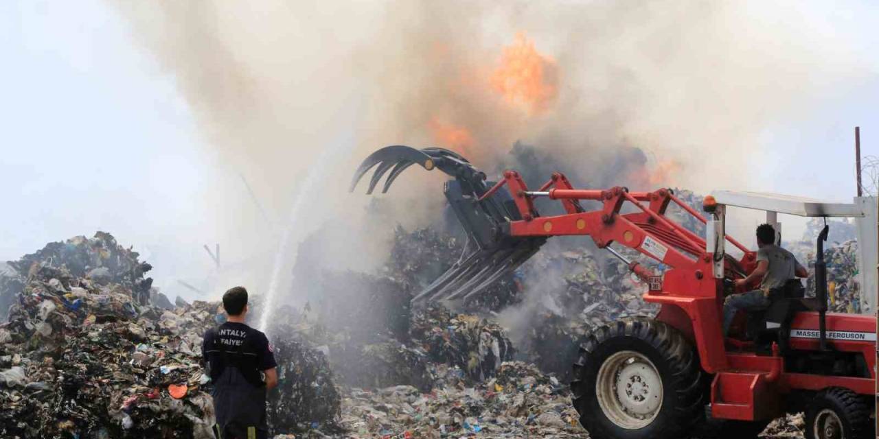 Geri Dönüşüm Tesisi Alevlere Teslim Oldu