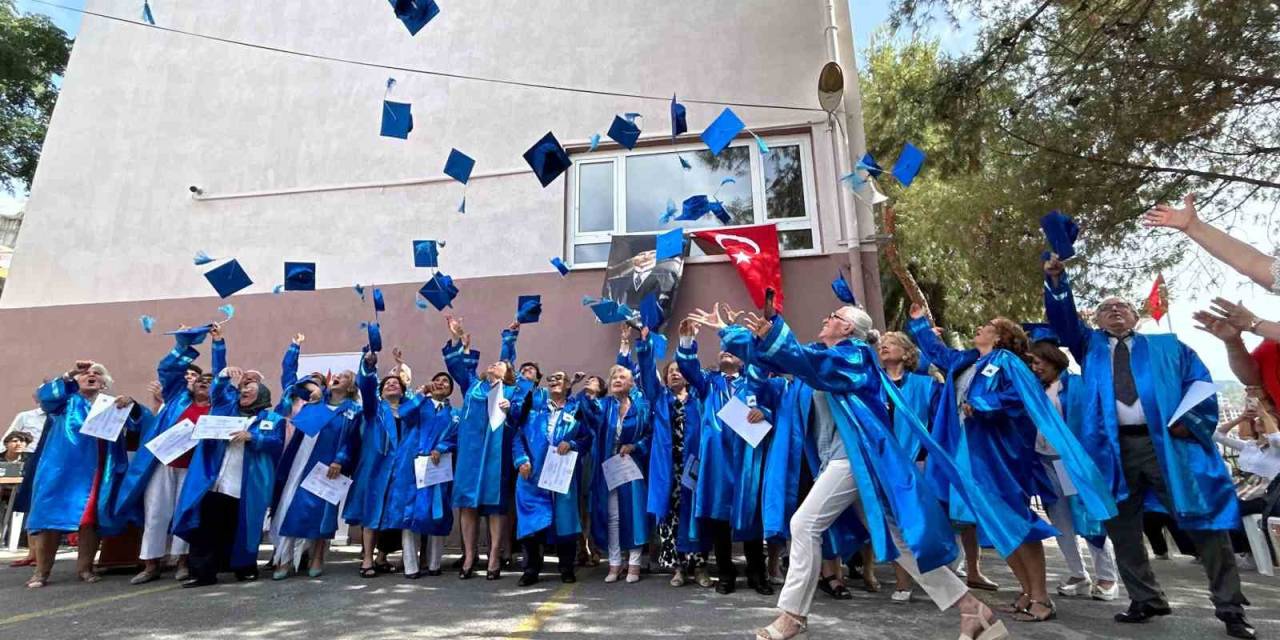 Mezun Olduğu Okulda Öğretmenlik Yapmış Olan Da Var, Diplomasını Lise Öğretmeninden Alan Da