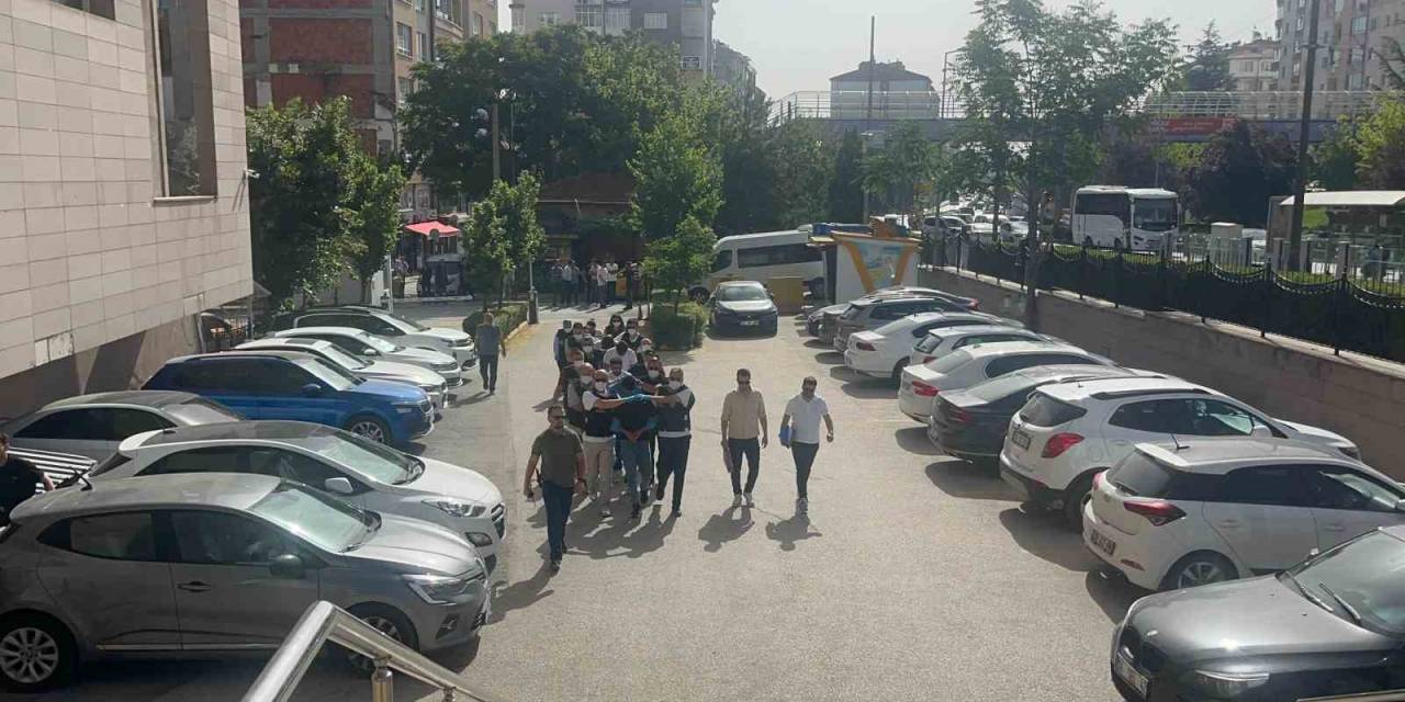 Bankadan Aradığını Söyleyerek Vatandaşları 5 Milyon Tl Dolandıran Şüpheliler Yakalandı