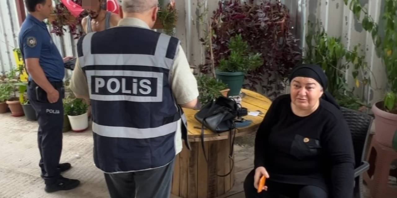 Fotoğrafçı Kadının Çantasından Para Çaldı, Yakalanınca Özür Dileyip Helallik İstedi