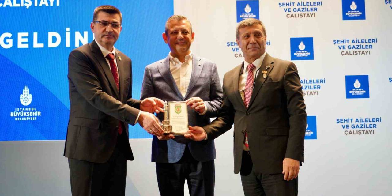 Chp Genel Başkanı Özgür Özel, Şehit Aileleri Ve Gaziler Çalıştayı’na Katıldı