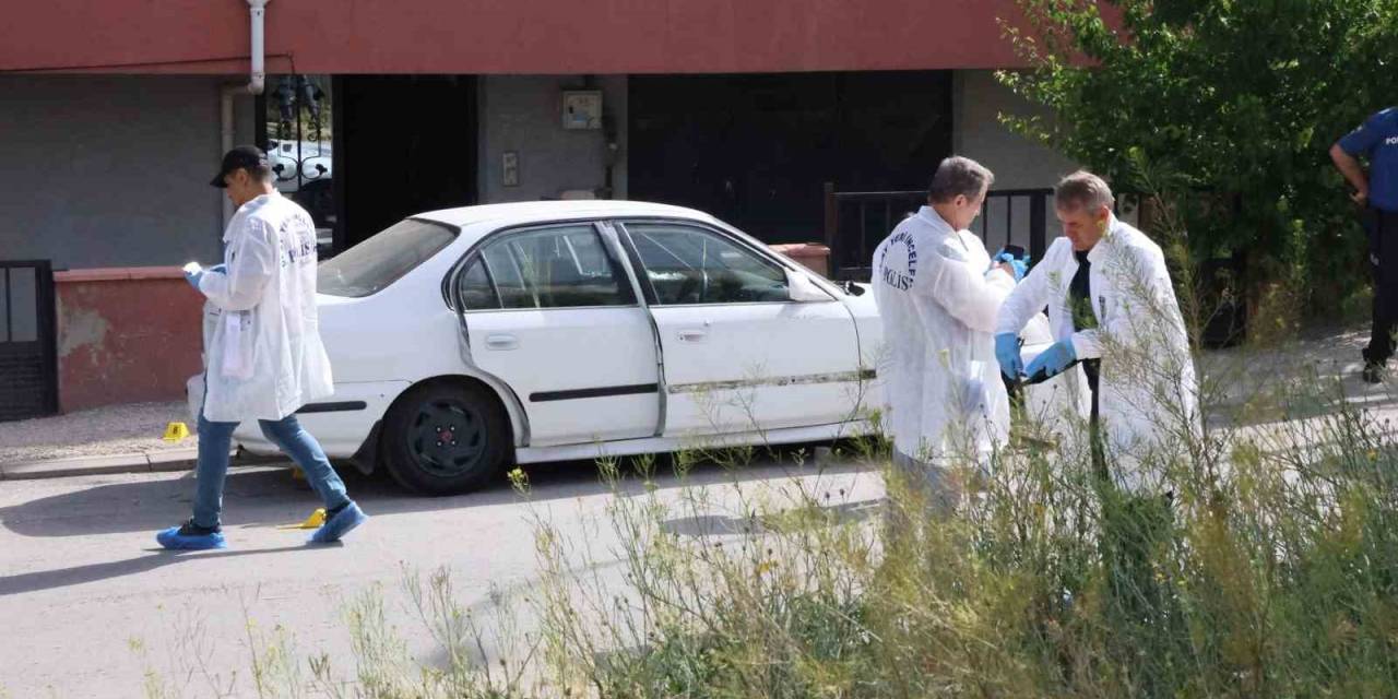 Kızını Ve Torununu, Boşandığı Eşine Sahip Çıktıkları İçin Öldürmüş