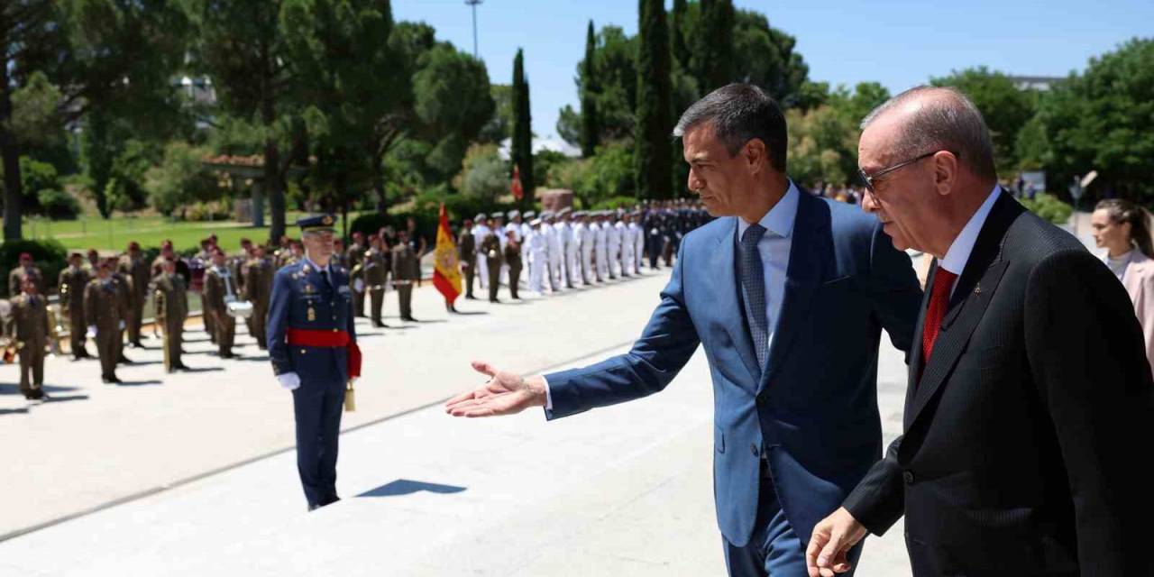 Cumhurbaşkanı Erdoğan, İspanya’da Resmi Törenle Karşılandı