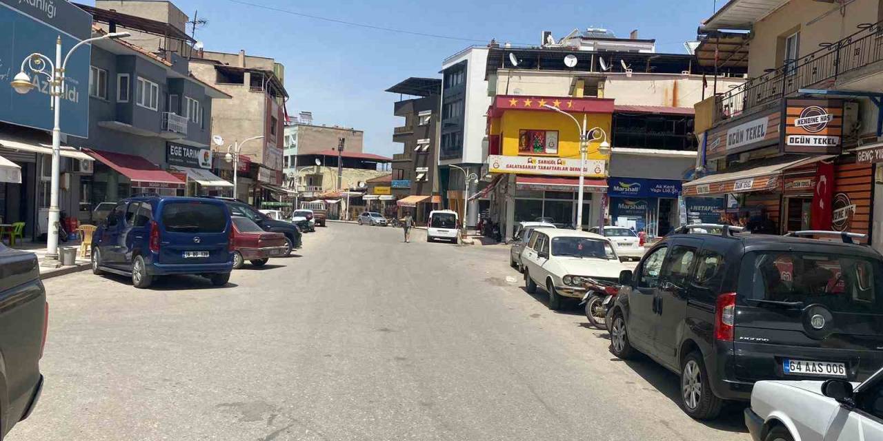 Aşırı Sıcaklarla Boğuşan Sarıgöl’de Cadde Ve Sokaklar Boş Kaldı