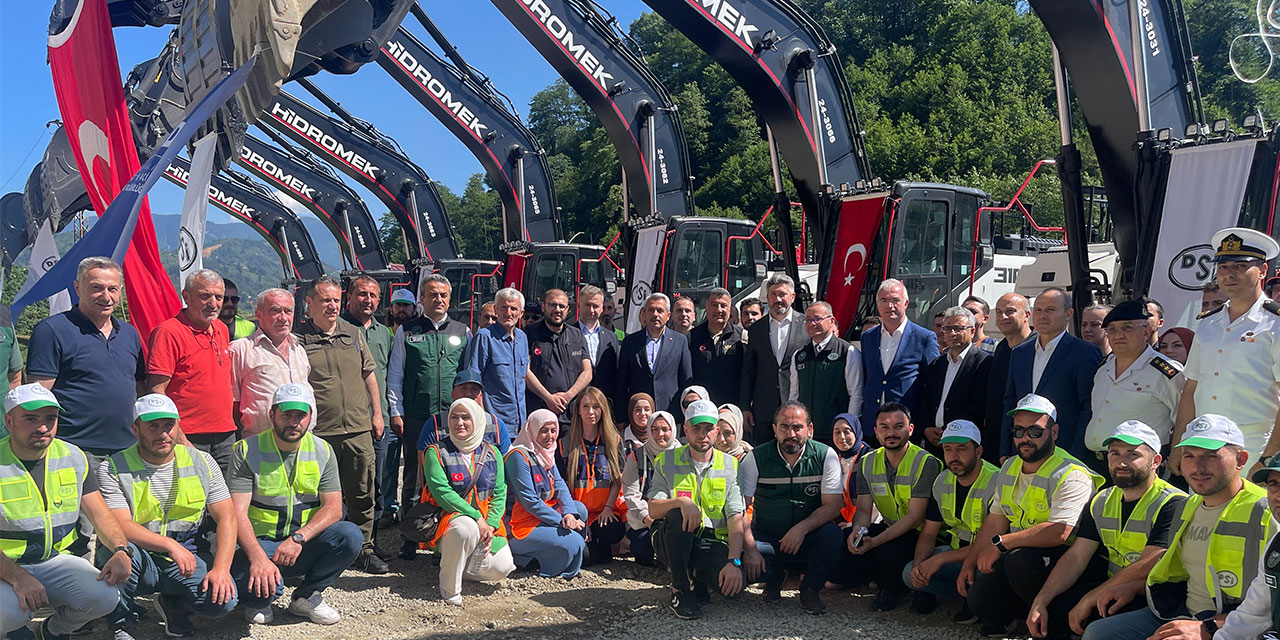 Rize’de Sel Risklerini Azaltmada Kullanılacak Olan 8 İş Makinesi Dere Islahlarına Başladı