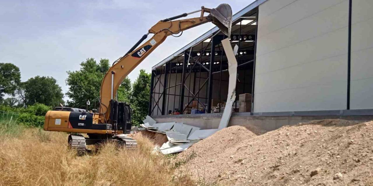 Ürünlü Ve Alaaddinbey’de Kaçak Yapılara Müdahale