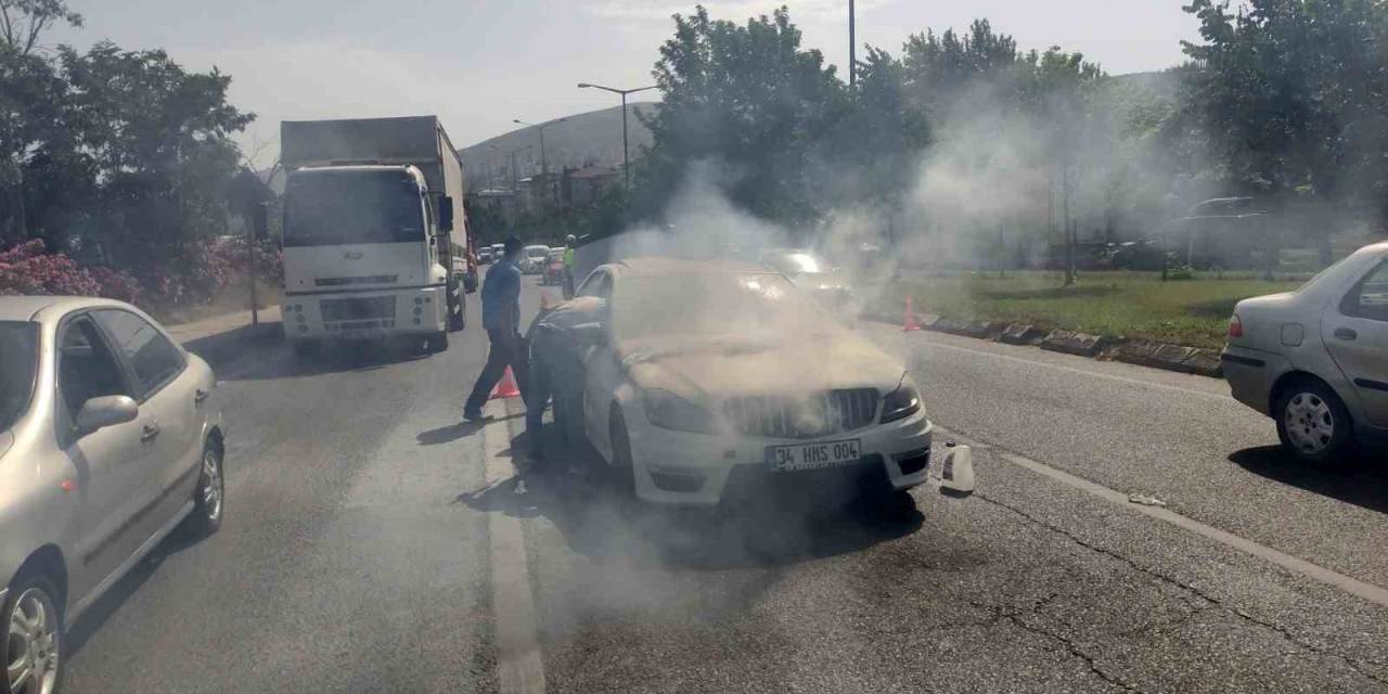 Elektrik Arızasına 45 Bin Tl Masraf Yaptı, Otomobil Yolda Küle Döndü