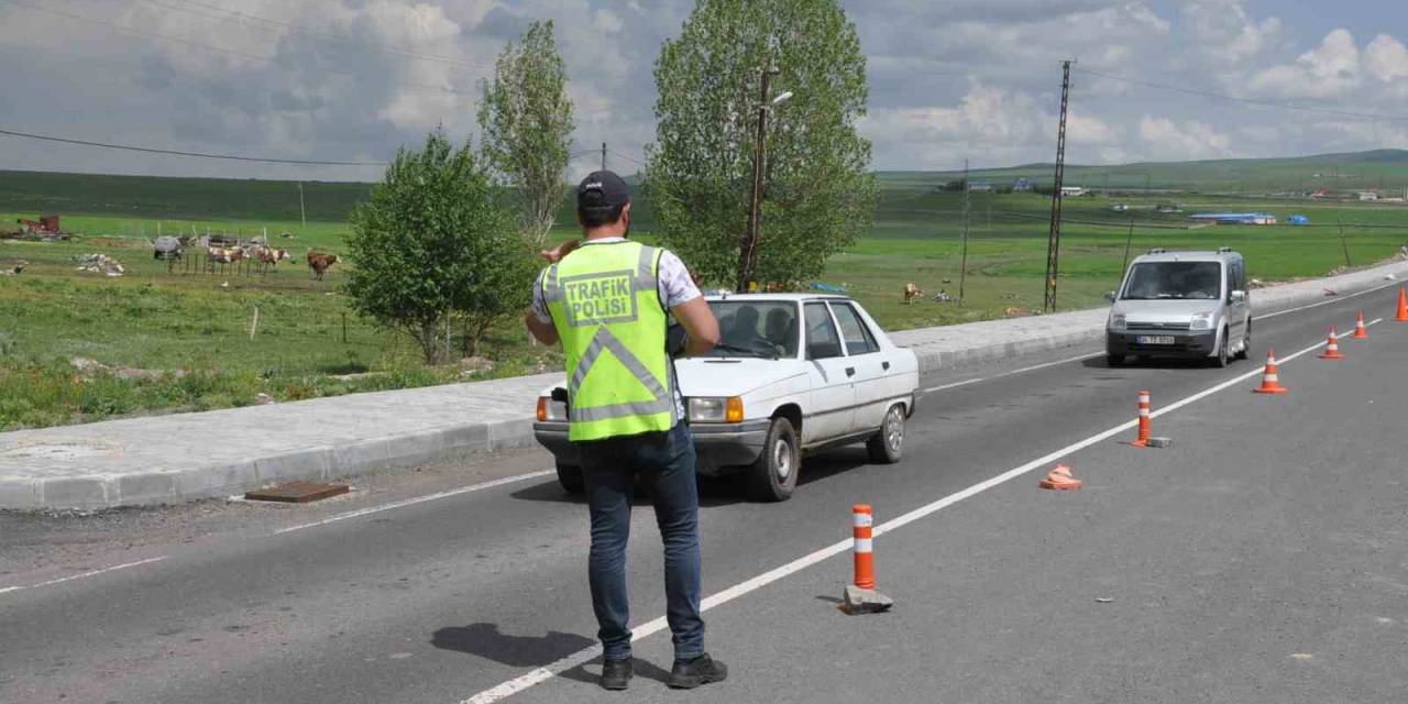 Kars’ta Güvenlik Ve Trafik Uygulamaları Sürüyor