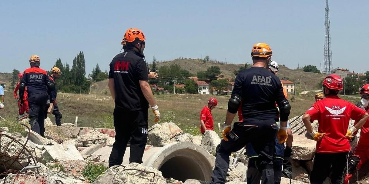 Saha Uzantılı Masa Başı Deprem Tatbikatı, Vali Aksoy’un Başkanlığında Gerçekleştirildi