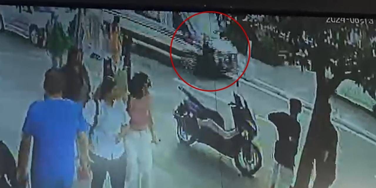 Ambulansın Çarptığı Yaya Ağır Yaralandı, Kaza Güvenlik Kamerasına Yansıdı