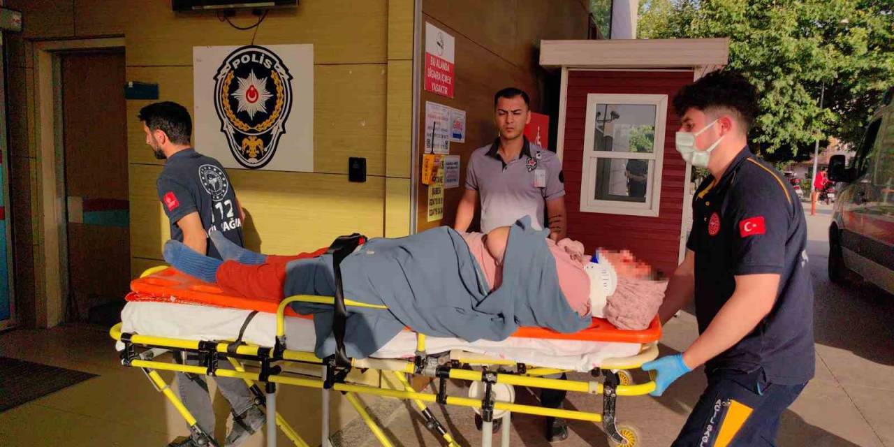 Motosiklet Yayaya Çarptı: 2 Yaralı