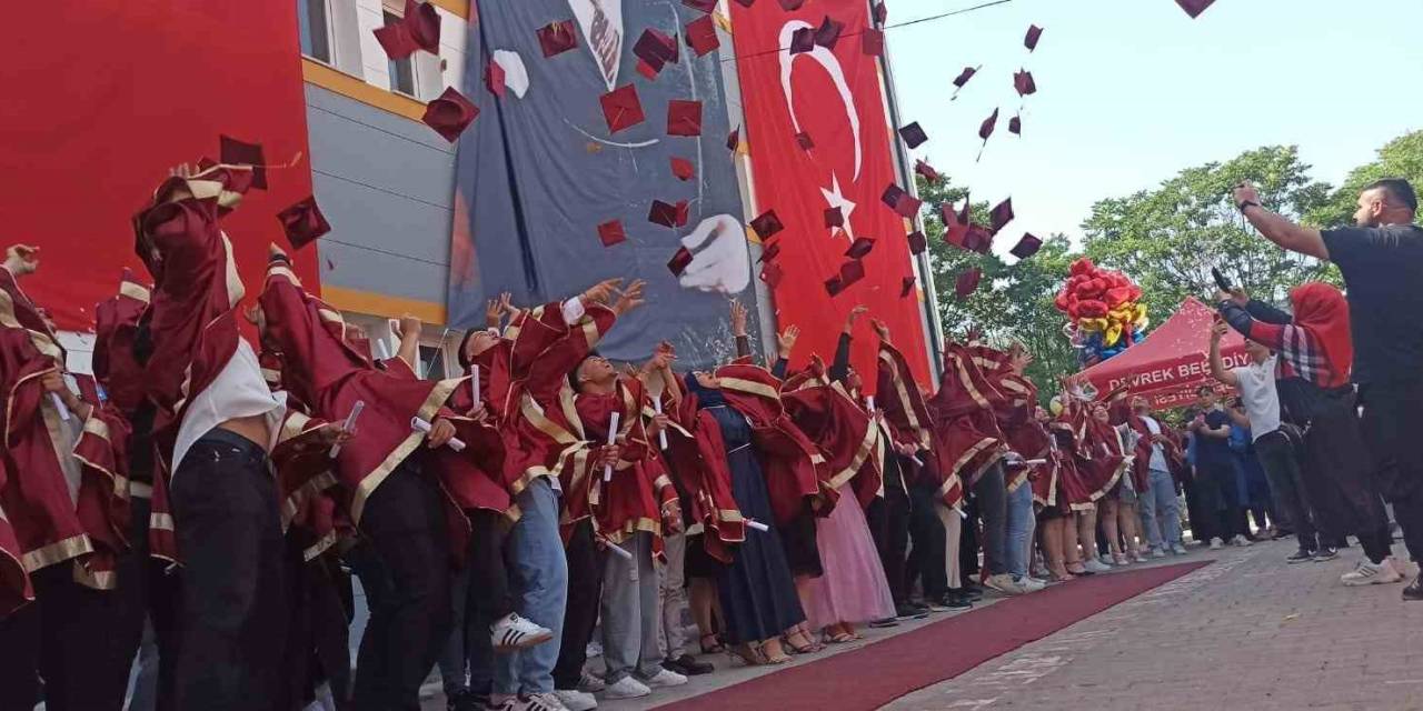 Devrek’te Eğitim Öğretim Sezonu Mezuniyetlerle Son Buldu