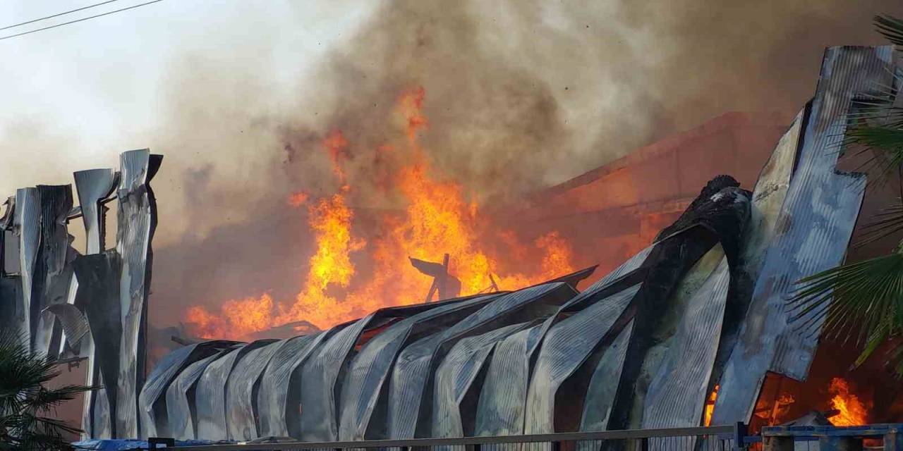 Samsun’da Bebek Bezi Fabrikası Alev Alev Yanıyor