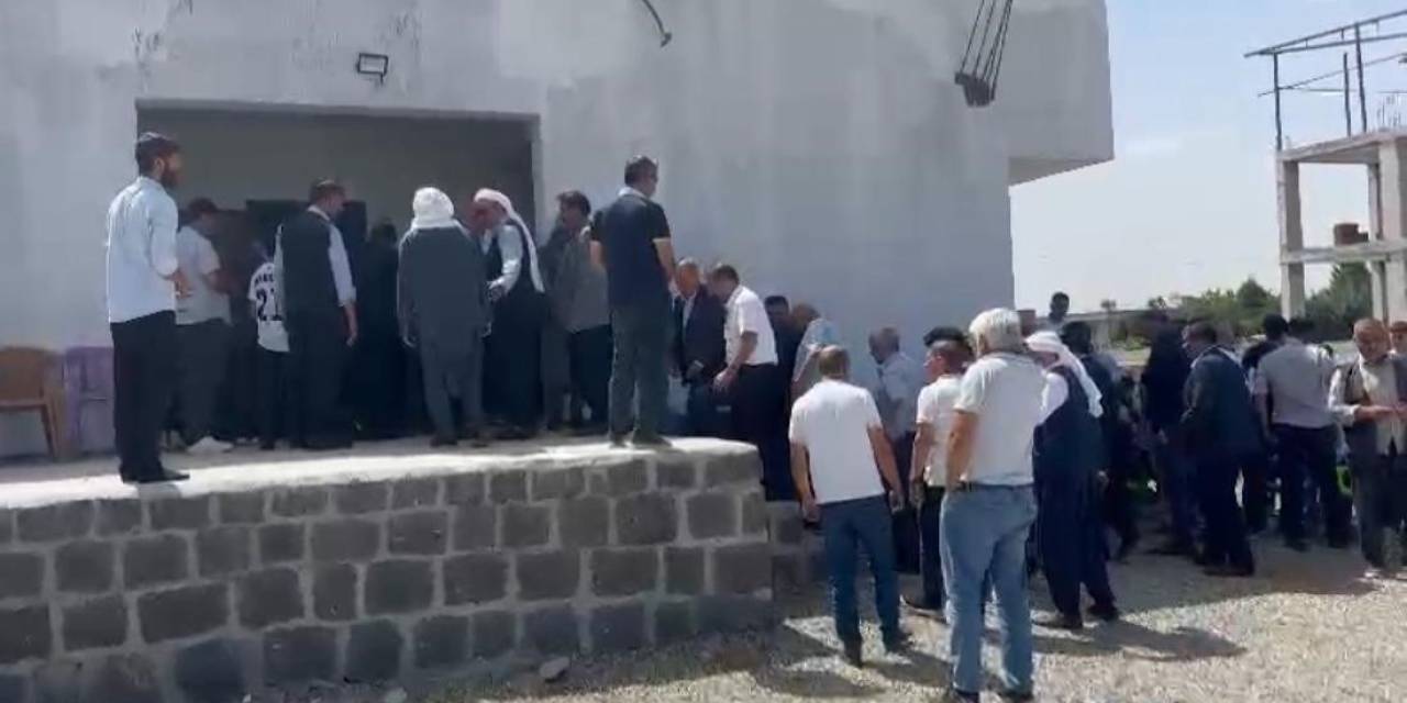 Diyarbakır’da İki Aşiret Arasındaki Husumet İş Adamı Çubuk’un Aracılığıyla Son Buldu