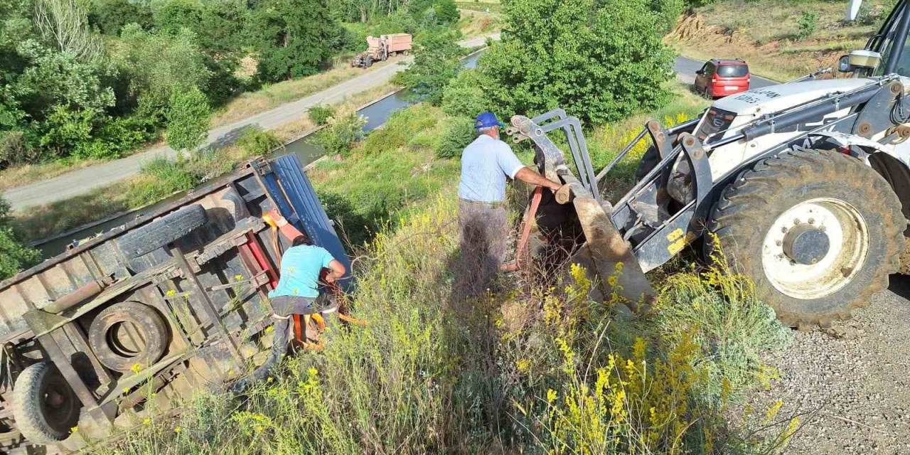 Traktöre Takılı Römork Şarampole Uçtu