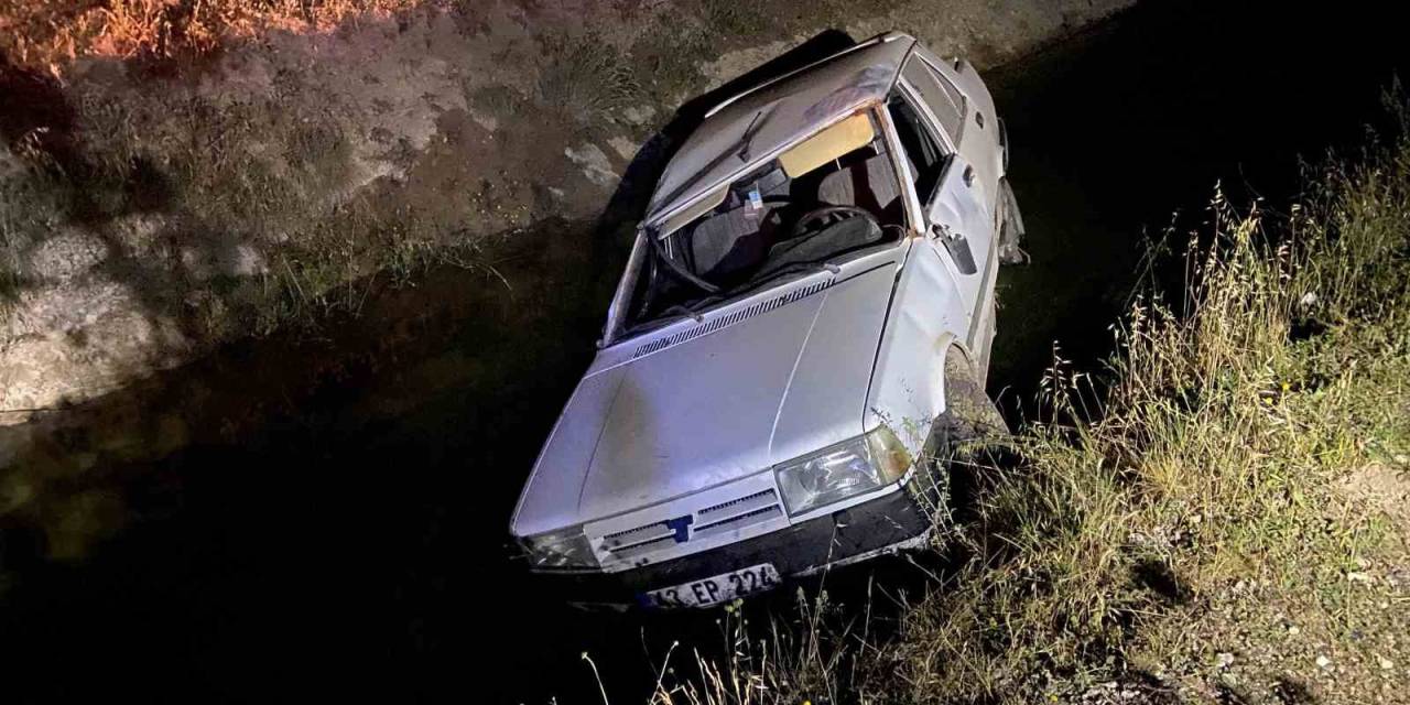 Kütahya’da Otomobil Dere Yatağına Yuvarlandı: 2 Yaralı