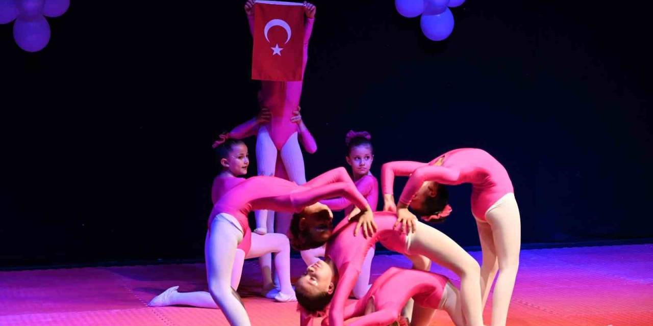 Minik Cimnastikçilerden Muhteşem Gösteri