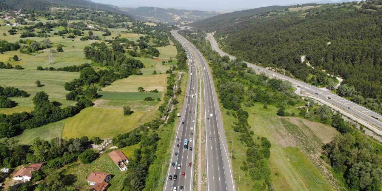 Akın Akın Gidiyorlar: Bayram Trafiği Böyle Görüntülendi