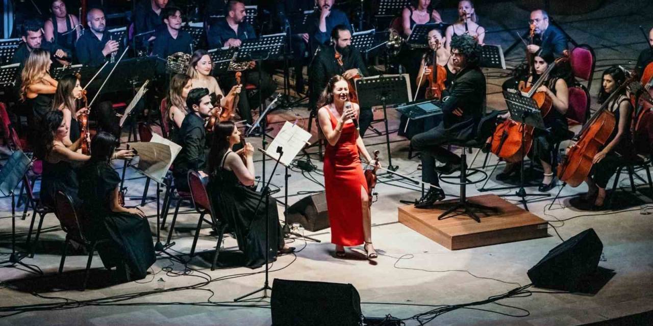 Büyükşehir Orkestrası Ve Esther Abrami’den Muhteşem Konser