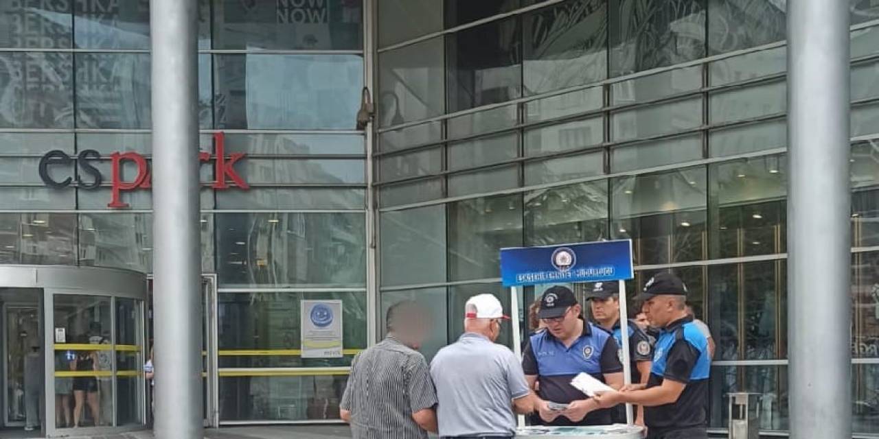 Polisler Vatandaşları Dolandırıcılık Ve Hırsızlık Olaylarına Karşı Bilgilendirdi
