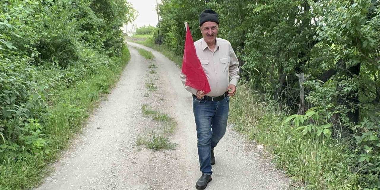 30 Yıl Önce Kapanan Köy Okulunda Her Pazartesi Ve Cuma Günleri İstiklal Marşı Töreni Yapılıyor