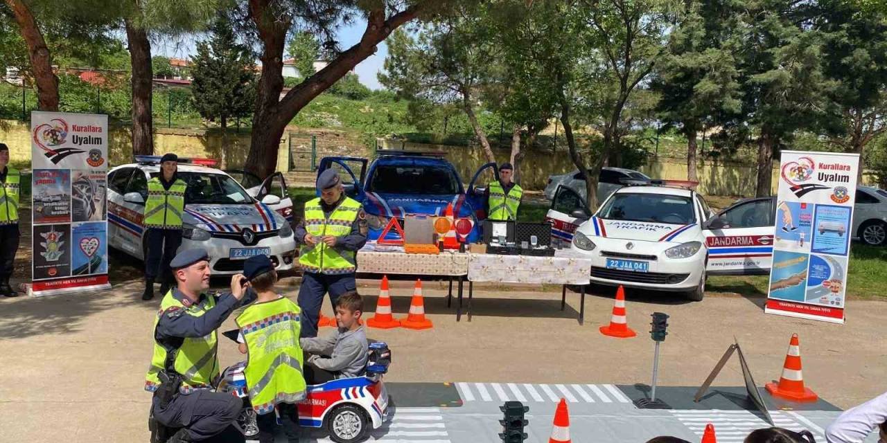 Jandarmadan Öğrencilere Uygulamalı Trafik Eğitimi