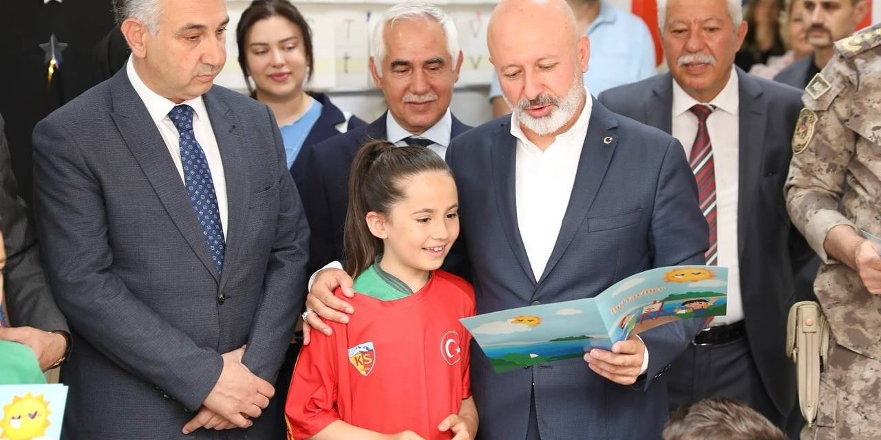 Başkan Çolakbayrakdar, Karne Sevinci Yaşayan Öğrencileri Tebrik Etti