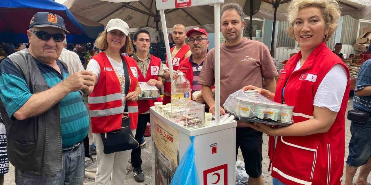 Kızılay’dan Pazarcı Esnafına Limonata Ayran İkramı