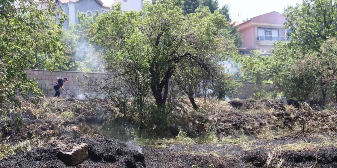 Ot Yangını İkametlere Sıçramadan Söndürüldü